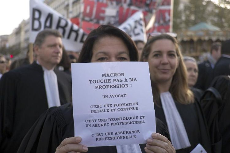 699548-manifestation-d-avocats-a-marseille-contre-la-reforme-macron-le-20-novembre-2014